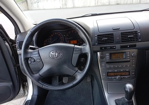 Toyota Avensis cena 17900 przebieg: 252123, rok produkcji 2008 z Stary Sącz małe 781